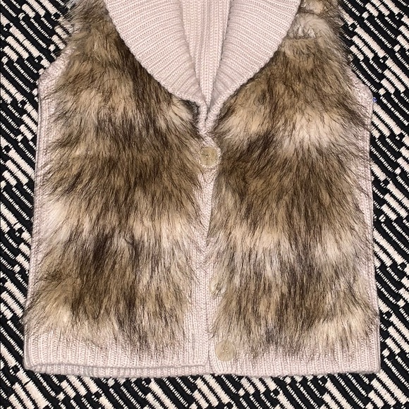 ☃️⬇️💲❄️EUC. Gorgeous ANN TAYLOR Faux Fur Vest - Picture 3 of 7